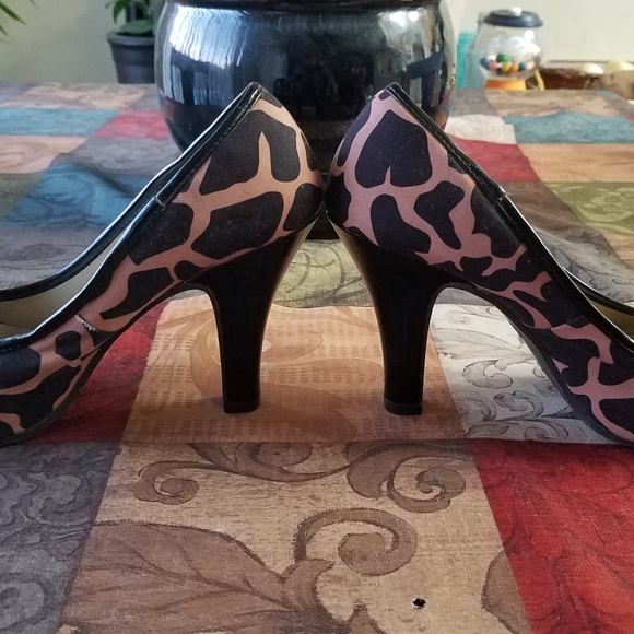 Open toe leopard/cheetah print heels - Picture 5 of 5